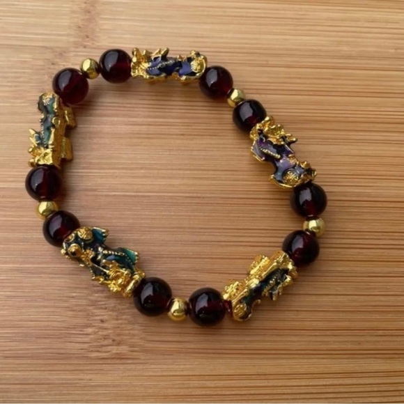 Garnet Wealth Pixiu Bracelet - Picture 3 of 7